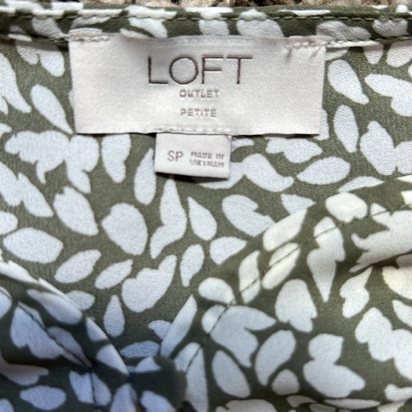Loft Outlet green and white tulip sleeve top, size small petite - Picture 6 of 7